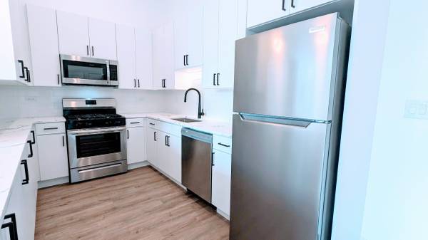 $2,545 / 2br - 2bed/2bath SUNNY, in unit laundry, storefront, elevator, MAIN STREET (Lincoln Square)63960013441539123