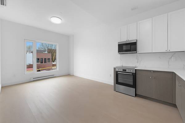 🔥🔑 Light-filled 1 Bed/1 Bath – Laundry On Site 🔑🔥 1