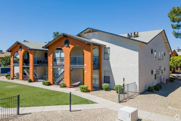 $1,286 / 2br - 901ft2 - A Must See, Washer & Dryer in Unit, Spacious Interiors, Pet Friendly (Glendale)64024993458561122