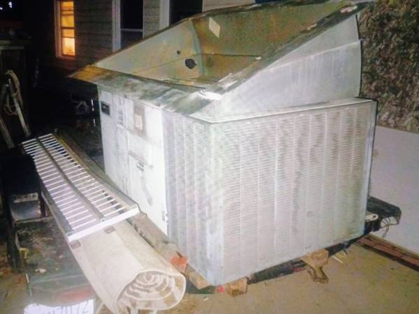 Working Trane A/C and heating unit+ Curb, 2.5 ton, 14 Seer 1
