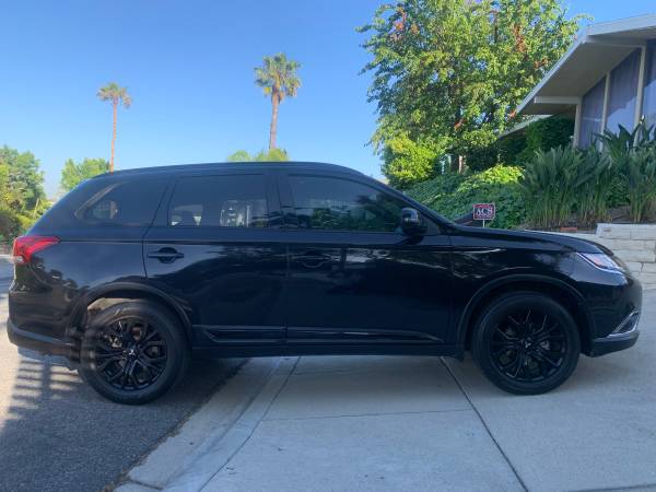 2018 Mitsubishi Outlander SE / LIMITED con techo solar / 7 asientos / como nuevo - $9,800 (Los Ángeles)63441191346433123