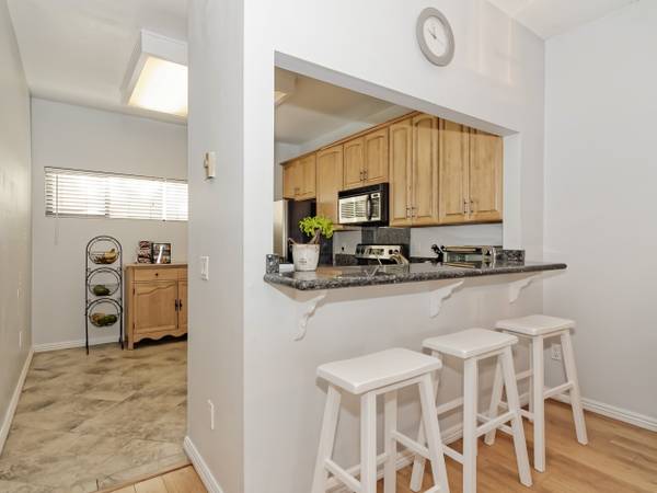 $5,500 / 2br - 1208ft2 - Furnished 2 Bed/3 Bath Townhome by UCSD & 3 miles to La Jolla Beach (UTC/La Jolla)63819180642051123