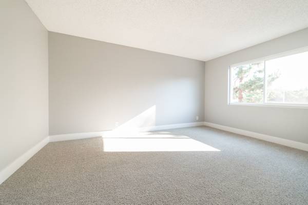 $2,795 / 2br - 848ft2 - Located in Hayward, Shared detatched garages, 2B/1B (hayward / castro valley)63851967801987123