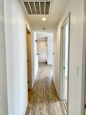 $2,589 / 2br - 1016ft2 - Bright Corner 2-Bedroom with Garage – Available Now! (Roseville)63961336205954122