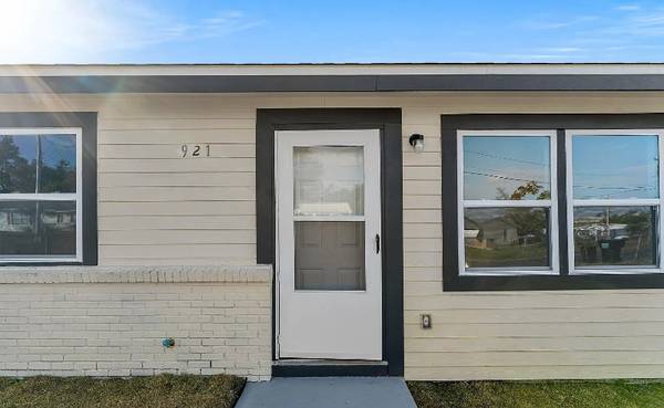 $1800.00 / 3br - 1140ft2 - Charming 3 Bedroom with HUGE backyard.63910447513859122