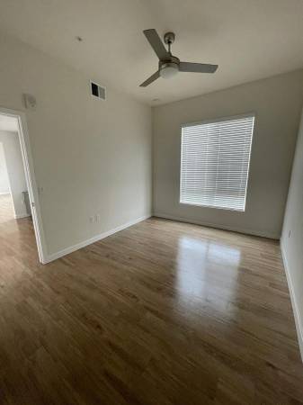 $2,750 / 1br - 905ft2 - Large 1-bd with Office Desk & Spacious Walk-in Closets! Tour Today!63775566384643124