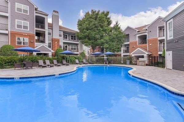 $2,028 / 1br - 886ft2 - Cable Ready, On-site Maintenance, 1B/1B (4201 Jefferson Oaks Cir, Fairfax, VA)64040363702401120