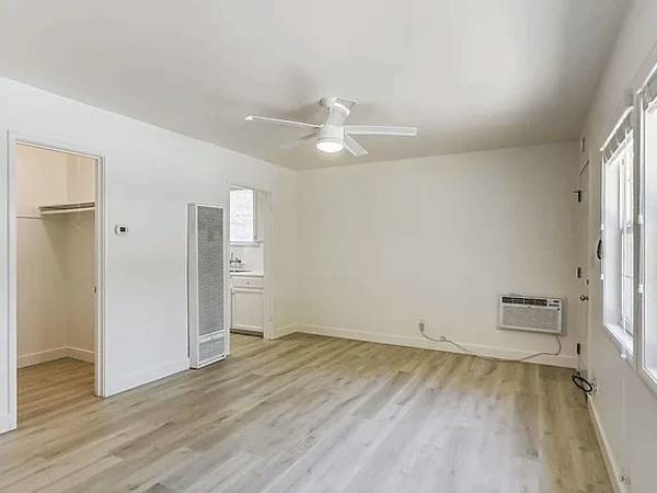 $1,000 / 1br - __Bright and cozy studio in downtown Palo Alto__ (Palo Alto, CA)63989800286082122