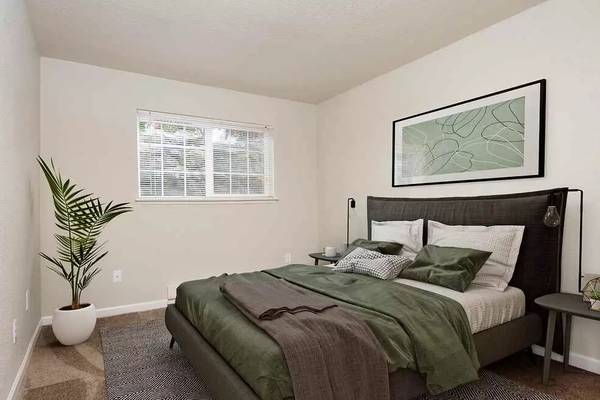 $1,916 / 2br - 925ft2 - Don't miss out! Incredible move in deal on this 1 bed 1 bath! (University Place - University Village Shopping Center)63688608243459123