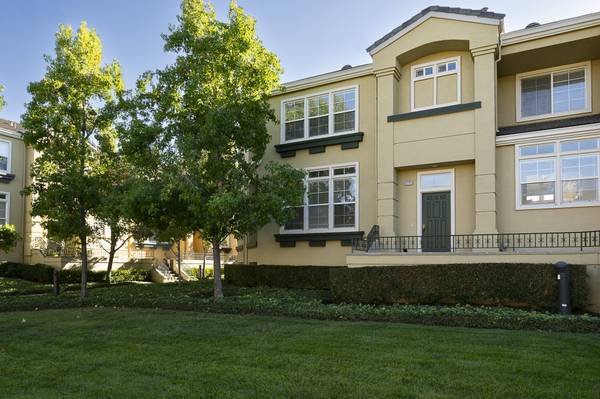$4,500 / 3br - 1965ft2 - Spacious Town home (1965+ Sq. Ft.). Walking distance to BART (fremont / union city / newark)64030485382787120