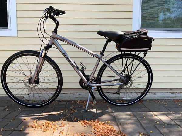 Bicicleta híbrida: Jamis Citizen 3 - 17 pulgadas, 2021, como nueva, muchos extras - $725 (Westport)63436999155715121