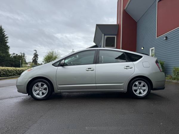 2004 Toyota Prius in great running shape>>Only 150K<< - $4,995 (Daily Deals Auto Sales Seattle)63469890345473124