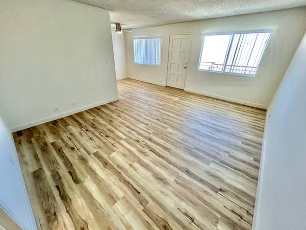 $2,550 / 1br - 650ft2 - Full Remodel! BIG Top Floor 1b/1b, Parking, Pool! (1550 Goldfield #18) (Bay Park)63933380293251124