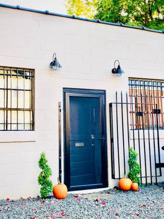 Between both YNHH campuses! Private landlord & private dwelling 1