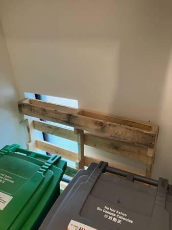 1 free pallet - wooden 1