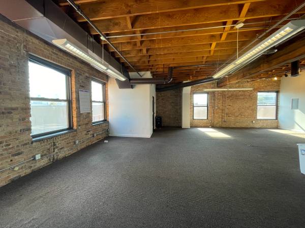 $4,450 / 2138ft2 - Ultimate Corner Loft Office! Professional/Creative. No Taxes/CAM'S 309 (Goose Island, Chicago)63918415601027124