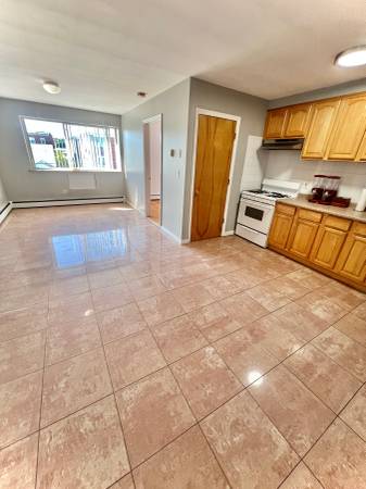 $1,800 / 1br - Marble/Wood Floors, Very Good Condition, Garage, Pet Ok*Hablo Español (Flushing)63945361453442120