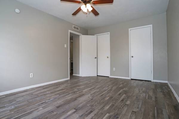 Public Transportation, Laundry Facilities, Dishwasher 1