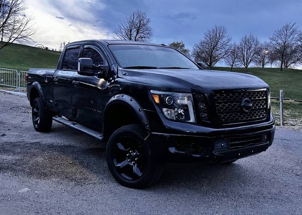 2018 Nissan Titan XD Midnight Edition Crew Cab 4X4 Black Auto 69K - $24,999 (Englewood)63620032125187120