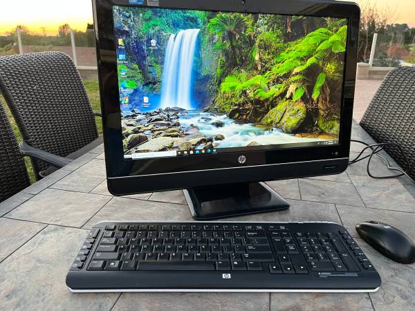 HP 200-5000 All In One Desktop Computer with i5-760 Processor 1