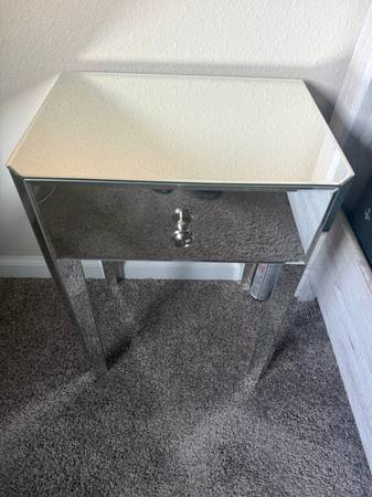 Mirrored side table 1
