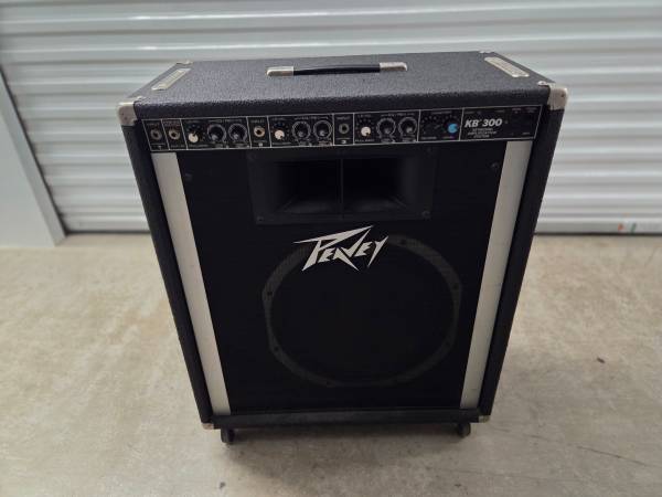 Peavey KB300 Keyboard Amp 1