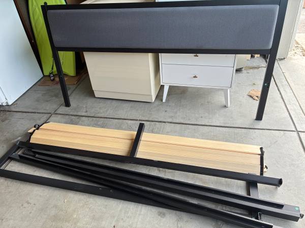 King size platform bed frame can deliver 1