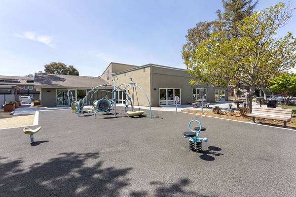 $2,220 / 1br - 588ft2 - Stay Cool! ! AC in Unit! One bedroom, One Bath! Park Area! $2220 (san jose west)63664185909635124