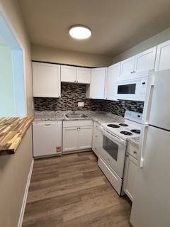 $885 / 2br - 850ft2 - ¡Apartamentos River Grove! ¡Market Square! Dos dormitorios RECIENTEMENTE REMODELADOS! (New Albany)64008826699905124