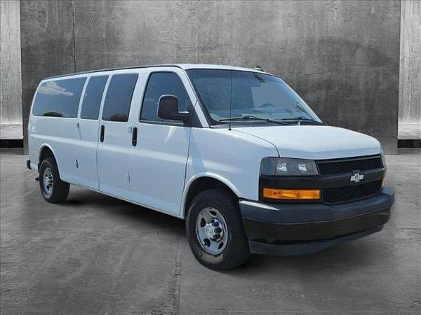 Chevrolet Express Passenger Chevy LS 2018, furgoneta completa para pasajeros - $17,599 (Llame al *(480) 378-8165* para confirmar disponibilidad al instante)63616969548803122