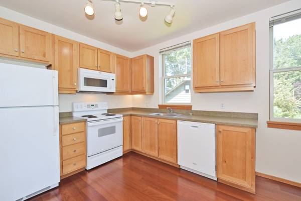 $2,049 / 2hab - 910ft2 - ¡2 dormitorios en un barrio acogedor!63777385029121122