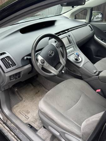 2010 Prius III - $5,800 (Mercer Island)63470764267649124