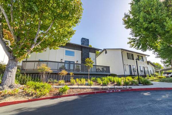 $3,600 / 2br - 960ft2 - Washer/Dryer, Fully Upgraded Homes, Desirable Townhome design (santa cruz)63847328516483124
