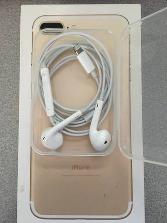 Like new Apple Lightning EarPod Headphone 1