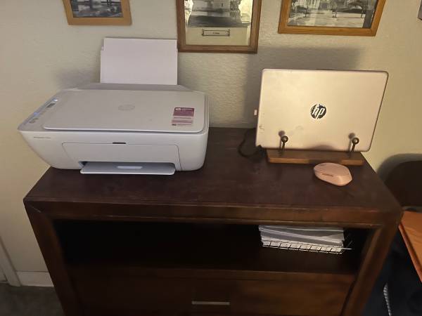 HP laptop with Printer wireless and a mouse 1