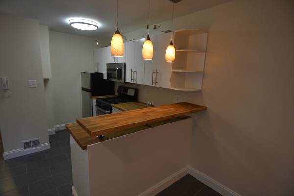 $1,695 / 1br - Ático bi-nivel de 1 dormitorio con A/A, lavandería, ¡distribución única! 326 S. 16th St (Rittenhouse Square)63666781929219124