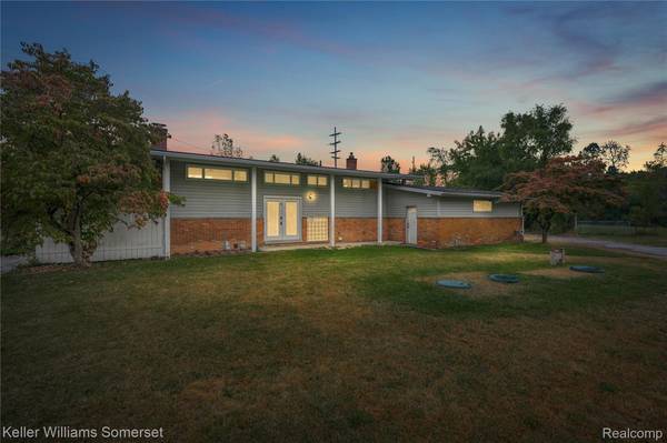 A better way to find your home - Pending in Commerce Charter Township. 4 Beds, 2 1