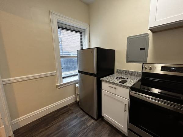 $2,099 Coolidge Corner Studio/1 Bath Apartment | Beacon St (Coolidge Corner)63863244710401123