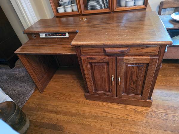 HEAVY SOLID OAK DESK 1