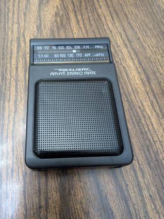 Realistic AM/FM Stereo Mate Radio 1