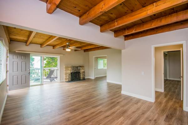 $4,600 / 2br - 1200ft2 - Amazing 2 Bedroom Only a Block from the Beach! (Encinitas)63865932478721124