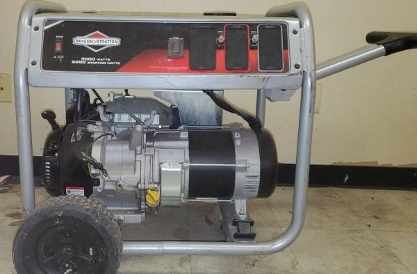 Briggs and Stratton Generator 1