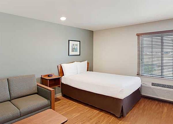 $1,200 / 1br - Free Cable, WiFi, Sparkling Pool, Parking - FLAT 4-WEEK RATE! (Chattanooga)63993078766466123