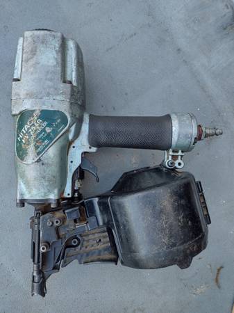 Hitachi NV-75AG Nailgun 1