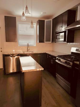 $1,900 / 3br - 1500ft2 - AWESOME Row House AVAIL NOW - 3 BEDS 3 BATHS + PARKING! (Baltimore)63694817904897120