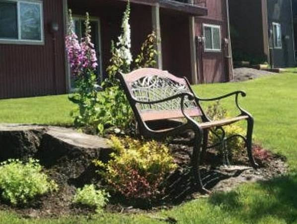 $1,150 Very Walkable, Bicycling/Hiking + Studio Apt w Garage & a FREE MONTH (North Clackamas)63615726971777124