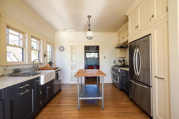 $7,950 / 4br - 3200ft2 - Moderna propiedad en Uplands: ¡Personalizada de 3bd/3ba + 1bd/1ba ADU con vistas a la bahía! (berkeley north / hills)63851970126595124