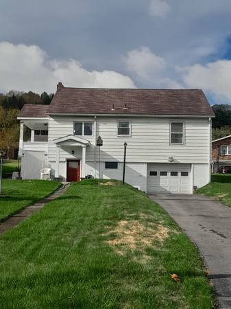 $160,000 / 4br - 1792ft2 - 1715 Baumgardner Avenue (Windber)64210699005570121