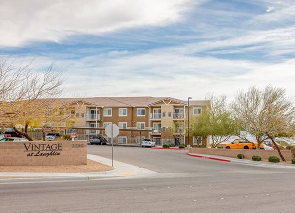 $1,007 / 2br - Gran Sala Comunitaria con Cocina, Biblioteca Comunitaria, Estacionamiento Cubierto (2250 Cougar Drive, Laughlin, NV)63618564892931122