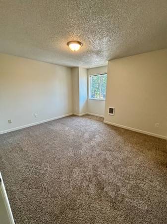 $1,625 / 3br - 1000ft2 - HALF OFF FIRST MONTH'S RENT!! 3 BEDROOM 1 1/2 BATH!!! (Oregon City)63831683162883124